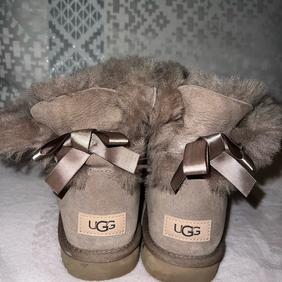 Barely worn uggs! - Picture 1 of 7